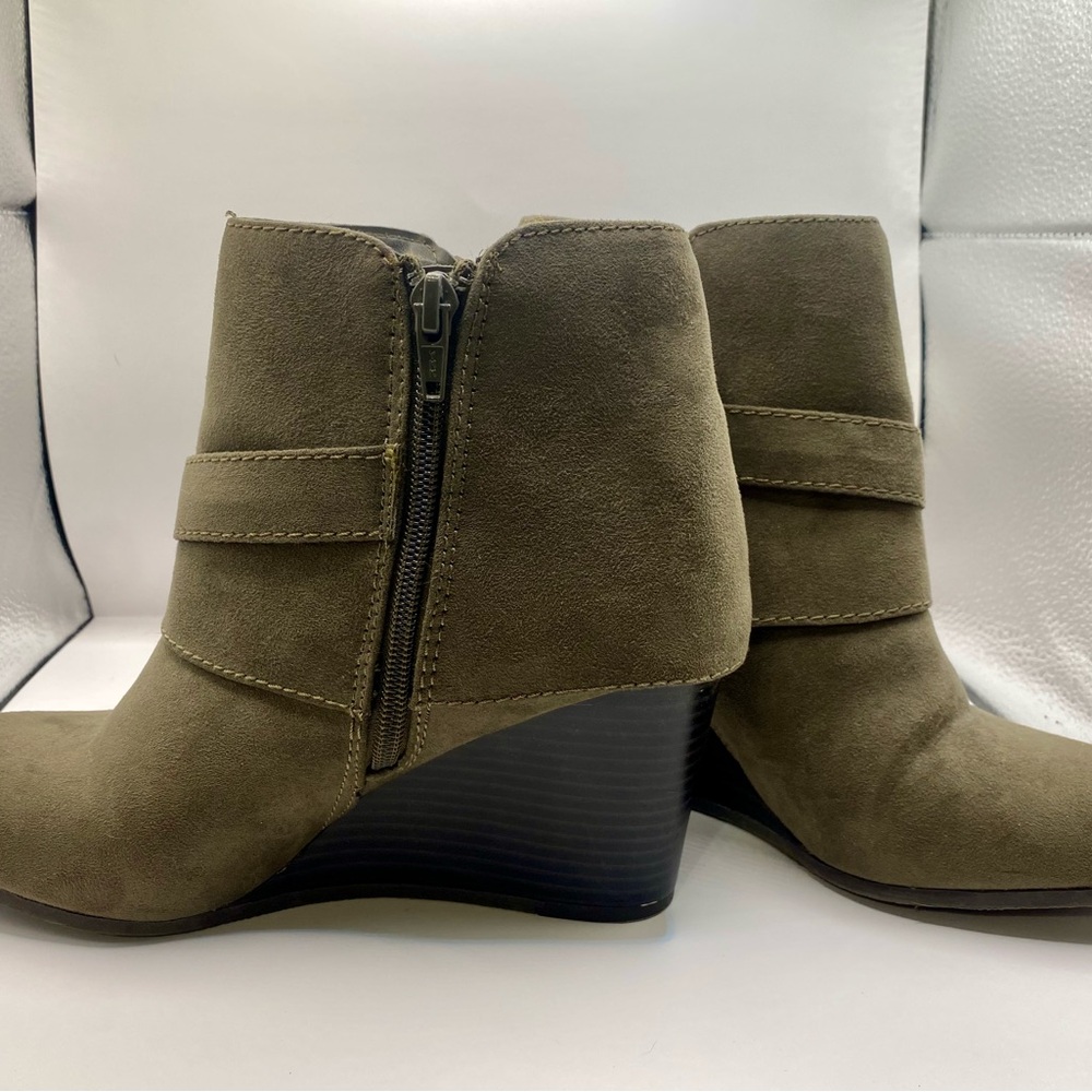 Arizona Jean Company Olive Wedge Boots‎ - Picture 4 of 8